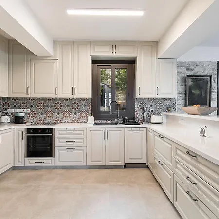 Horizon View With Pool, Garden, Parking *