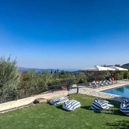 Horizon View With Pool, Garden, Parking 빌라