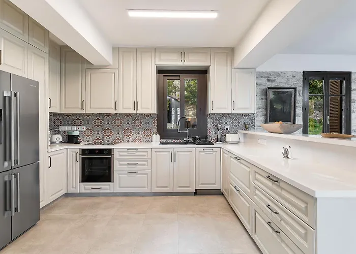 Horizon View With Pool, Garden, Parking *